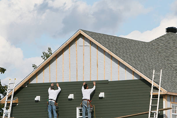 Professional Siding Contractor technician working in Columbus, OH